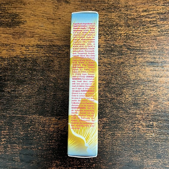 Doja Cat Icy Blue Liquid Eyeshadow - Picture 8 of 10